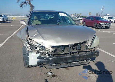 2003 Toyota Camry Xle z USA, uszkodzony, nr VIN 4T1BE32KX3U248713